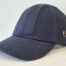 Plava kapa sa šiltom ojačanim protiv udaraca